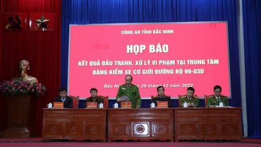 Toàn cảnh buổi họp báo.
