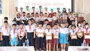 Đồng Nai: Hơn 2.600 học sinh nhận học bổng Vượt khó vì tương lai