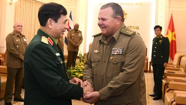 Đại tướng Phan Văn Giang đón Trung tướng Víctor Rojo Ramos cùng Đoàn công tác đến chào xã giao.