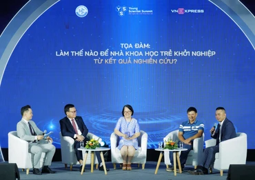 Các nhà khoa học tham luận tại hội nghị.
