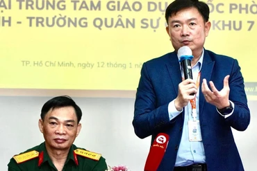 Tiến sĩ Nguyễn Anh Tuấn, Hiệu trưởng Trường Đại học Ngoại ngữ-Tin học Thành phố Hồ Chí Minh thông tin tại cuộc họp báo.