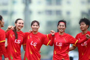 Các cô gái TP Hồ Chí Minh ăn mừng chiến thắng đậm đà trước Sơn La. 