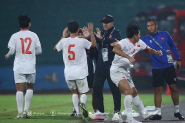 Các cầu thủ từng “chinh chiến” tại Vòng loại U17 châu Á 2025 tiếp tục được huấn luyện viên Cristiano Roland tin tưởng trong lực lượng tập trung chuẩn bị cho Vòng chung kết U17 châu Á 2025. (Ảnh: VFF)