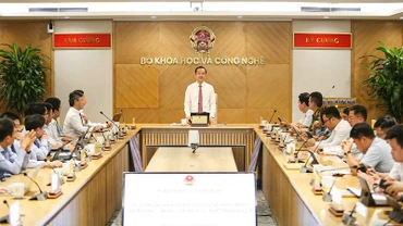 Thứ trưởng Khoa học và Công nghệ Phạm Đức Long chủ trì sự kiện công bố sản phẩm dịch vụ cổng thông tin Nghị quyết 57.