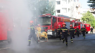 Lực lượng tham gia thực tập phương án chữa cháy và cứu nạn, cứu hộ.