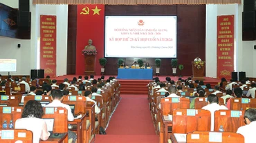 Quang cảnh kỳ họp cuối năm của Hội đồng nhân dân tỉnh Hậu Giang.