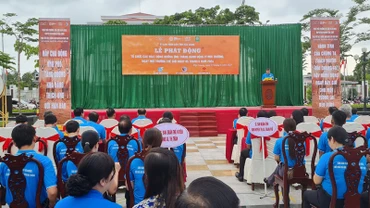 Quang cảnh lễ phát động.
