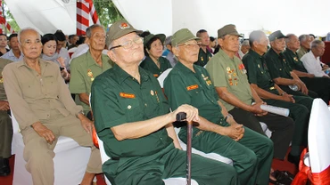 Các đại biểu dự buổi họp mặt