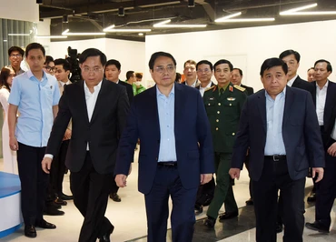 Thủ tướng Phạm Minh Chính thăm, làm việc tại Trung tâm Đổi mới sáng tạo Quốc gia (NIC).