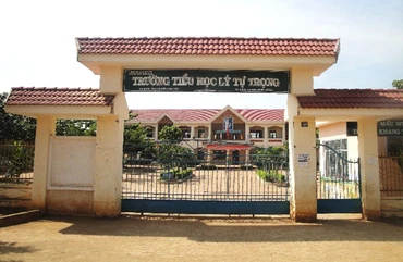Trường Tiểu học Lý Tự Trọng, thị trấn Buôn Trấp, nơi xảy ra vụ việc.