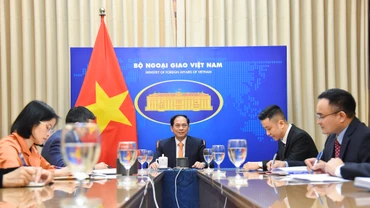 Bộ trưởng Ngoại giao Bùi Thanh Sơn điện đàm với Ủy viên Quốc vụ, Bộ trưởng Ngoại giao Trung Quốc Tần Cương. (Nguồn: Báo Thế giới và Việt Nam)