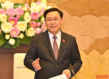 Chủ tịch Quốc hội Vương Đình Huệ phát biểu tại buổi gặp mặt.