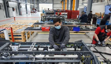 Công nhân làm việc tại một nhà máy ở Herten, Đức. (Ảnh: AFP/TTXVN)
