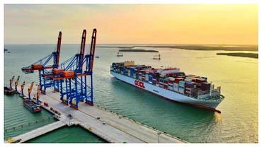 Tàu chở container vào cụm cảng Cái Mép-Thị Vải.
