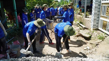 Dấu chân tình nguyện làm nên “con đường mơ ước”