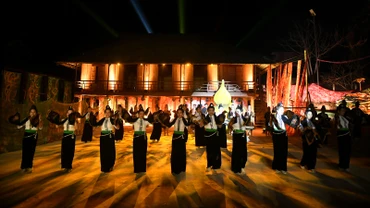 Không gian show diễn thực cảnh “Huyền tích U-va” tại Nhà văn hóa bản U-Va, xã Noong Luống, huyện Điện Biên.