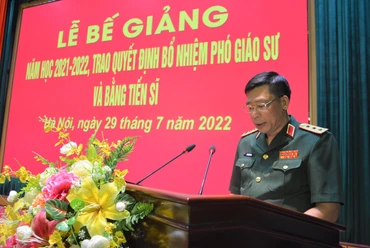 Giám đốc Học viện Quốc phòng Trần Việt Khoa phát biểu tại buổi lễ.
