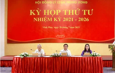 Các đồng chí chủ trì kỳ họp.