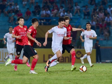 [Ảnh] Công an Hà Nội thua Thể Công Viettel trong ngày huấn luyện viên Polking dự khán