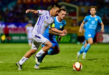 [Ảnh] Hà Nội tạm chiếm ngôi đầu V-League