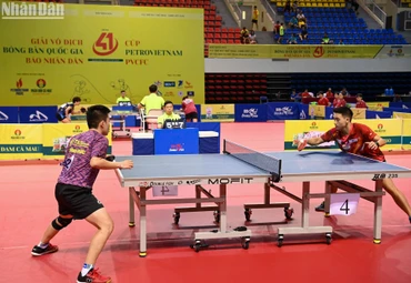 Hà Nội T&T thắng chung cuộc 3-2 trước Hà Nội để giành chức vô địch nội dung đồng đội nam. (Ảnh: DUY LINH)