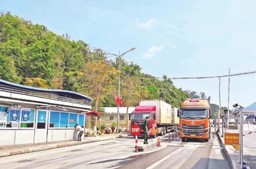 Xuất, nhập khẩu hàng hóa qua cửa khẩu quốc tế Hữu Nghị-Hữu Nghị Quan.