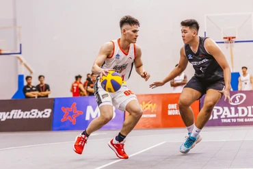 Andre Minh Triết (áo trắng) giúp U20 Danang City giành vị trí nhất bảng. (Ảnh: VBA)