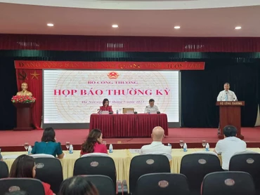 Quang cảnh buổi họp báo.