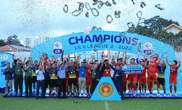 Thời khắc đăng quang ngôi vô địch của CLB Công An Nhân Dân. (Ảnh: VPF)
