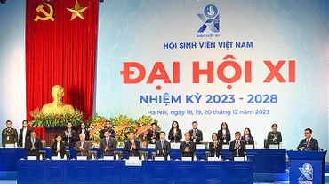 Đại hội vinh dự đón Chủ tịch nước Võ Văn Thưởng và các đồng chí lãnh đạo Đảng, Nhà nước, bộ, ngành tham gia Đoàn Chủ tịch. 