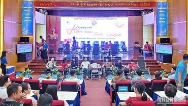 Ngày hội thu hút hàng nghìn bạn trẻ đến hiến máu tình nguyện.