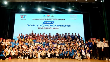 Các thủ lĩnh tình nguyện hội quân tại Liên hoan.