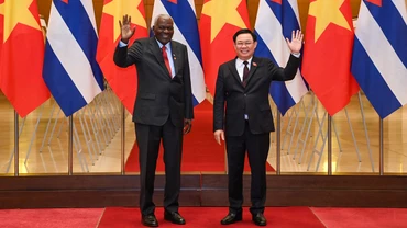 Chủ tịch Quốc hội Vương Đình Huệ và Chủ tịch Quốc hội Cuba Esteban Lazo Hernandez. (Ảnh: DUY LINH)