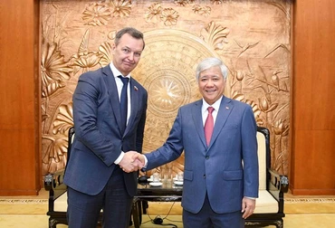 Đồng chí Đỗ Văn Chiến tiếp Phó Chủ tịch thứ nhất Hội đồng Liên bang Nga Andrey Yatskin.