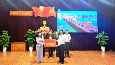 Hỗ trợ 2 tỷ đồng giúp người dân Đà Nẵng khắc phục hậu quả thiên tai.