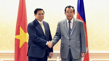 Thủ tướng Việt Nam Phạm Minh Chính và Thủ tướng Campuchia Samdech Techo Hun Sen. (Ảnh: Swift News)