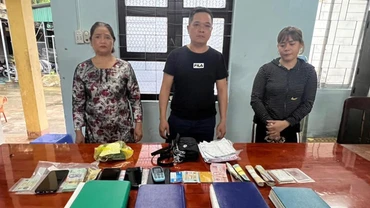 3 đối tượng cho vay lãi nặng bị Công an thành phố Quảng Ngãi bắt khẩn. (Ảnh: Công an thành phố Quảng Ngãi cung cấp)
