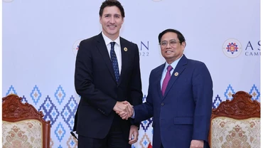 Thủ tướng Phạm Minh Chính và Thủ tướng Canada Justin Trudeau. (Ảnh: TTXVN)