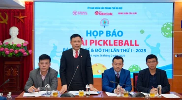 Tổng Biên tập Báo Kinh tế và Đô thị Nguyễn Thành Lợi - Trưởng Ban tổ chức chia sẻ tại buổi họp báo. 