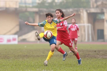 TP Hồ Chí Minh (áo vàng) thắng đậm trước Than khoáng sản Việt Nam. (Ảnh: VFF)