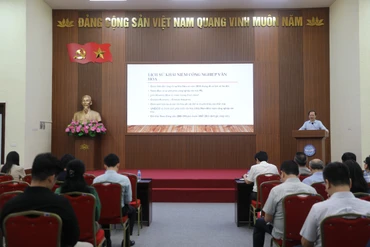 Hội nghị báo cáo viên cấp Đảng ủy Khối.