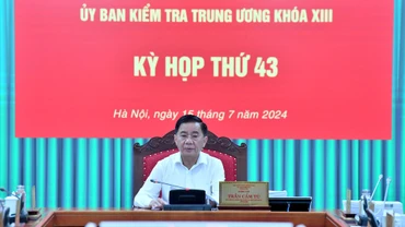 Đồng chí Trần Cẩm Tú, Ủy viên Bộ Chính trị, Bí thư Trung ương Đảng, Chủ nhiệm Ủy ban Kiểm tra Trung ương chủ trì Kỳ họp thứ 43. 