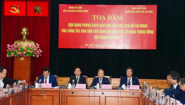 Các đồng chí chủ trì Tọa đàm.