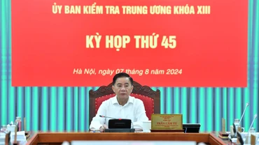 Đồng chí Trần Cẩm Tú, Ủy viên Bộ Chính trị, Bí thư Trung ương Đảng, Chủ nhiệm Ủy ban Kiểm tra Trung ương chủ trì Kỳ họp thứ 45 của Ủy ban Kiểm tra Trung ương Đảng. (Ảnh: ĐĂNG KHOA)