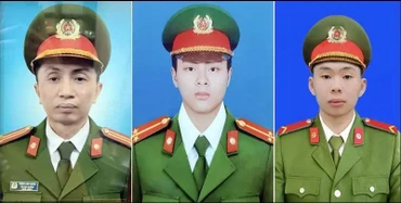 3 cán bộ chiến sĩ trước khi thăng quân hàm. (Ảnh: TTXVN)
