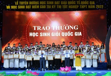 Tuyên dương và khen thưởng học sinh giỏi quốc tế và quốc gia.