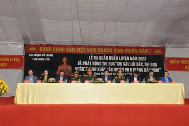 Các đại biểu dự lễ ra quân huấn luyện.