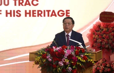 Đồng chí Nguyễn Trọng Nghĩa, Ủy viên Bộ Chính trị, Bí thư Trung ương Đảng, Trưởng Ban Tuyên giáo Trung ương dự và phát biểu tại hội thảo.