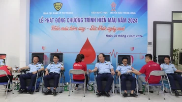 Lãnh đạo Tổng cục Quản lý thị trường tham gia hiến máu.