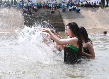 Lai Châu: Ngắm tục gội đầu của các cô gái người Thái trắng ở Phong Thổ